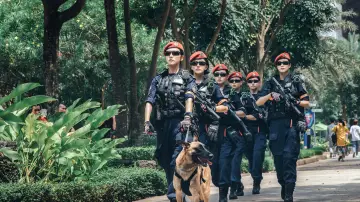 Задник до серіалу "Дівчата SWAT" #1605935