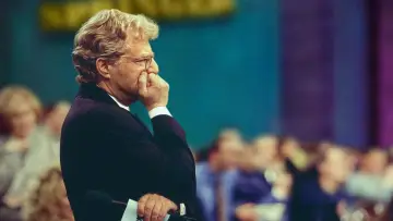 Задник до серіалу "Джеррі Спрінґер: Бійки, камера, мотор" #1561140