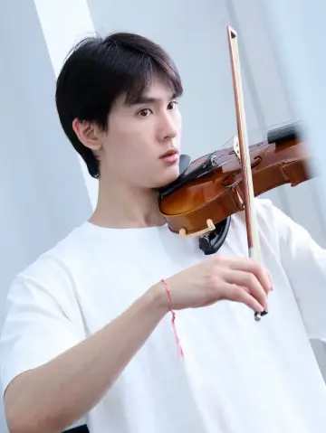 Постер до серіалу "ความลับในบทเพลงที่บรรเลงไม่รู้จบ" #1492597
