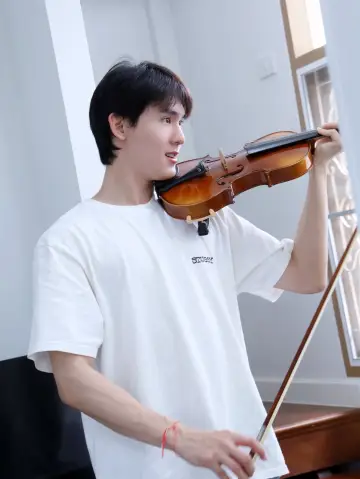 Постер до серіалу "ความลับในบทเพลงที่บรรเลงไม่รู้จบ" #1492598