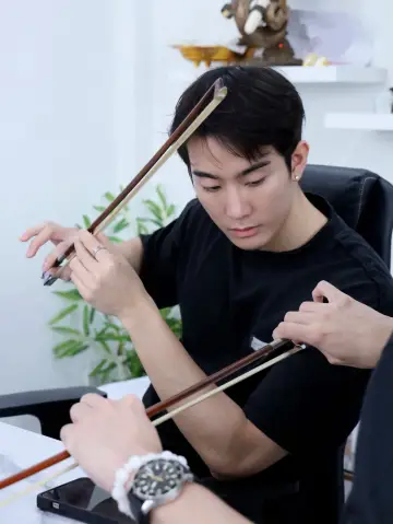 Постер до серіалу "ความลับในบทเพลงที่บรรเลงไม่รู้จบ" #1492604