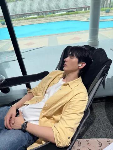 Постер до серіалу "ความลับในบทเพลงที่บรรเลงไม่รู้จบ" #1492607