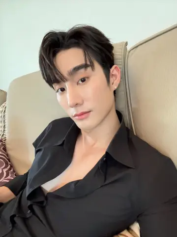 Постер до серіалу "ความลับในบทเพลงที่บรรเลงไม่รู้จบ" #1492611