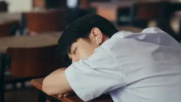 Задник к сериалу "โปรดใช้วิจารณญาณในการรักเธอ" #1476173