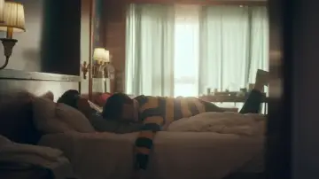 Задник к сериалу "โปรดใช้วิจารณญาณในการรักเธอ" #1476184