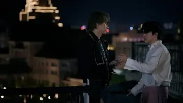 Задник до серіалу "กอดกันมั้ย นายตัวท็อป" #1508395