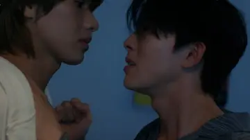Задник до серіалу "กอดกันมั้ย นายตัวท็อป" #1508421