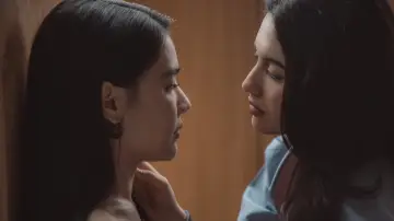 Задник до серіалу "รักขบวนนี้หัวใจเกือบวาย" #1483521