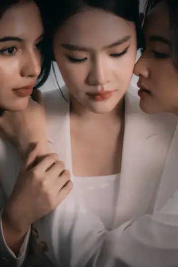 Постер до серіалу "รักขบวนนี้หัวใจเกือบวาย" #1667552