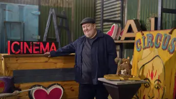 Задник до серіалу "Johnny Vegas