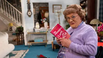 Задник до серіалу "Mrs Brown