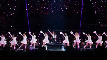 Задник до серіалу "IU [HEREH] WORLD TOUR IN SEOUL" #1672198
