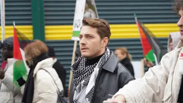 Aynı Yağmur Altında постер