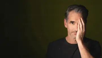 Задник до серіалу "Todd Sampson