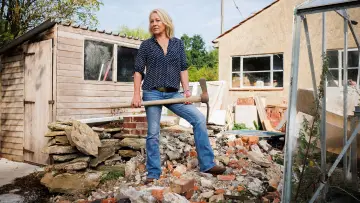 Задник до серіалу "Help! I Bought It at Auction with Sarah Beeny" #1555162