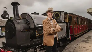 Задник до серіалу "Paul Merton: Driving Amazing Trains" #1554890