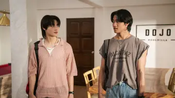 Задник до серіалу "สืบเสียงปริศนา..อุ๊ย! เสียงหัวใจเธอดังกว่า" #1654873