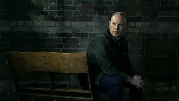 Задник до серіалу "Роб Ріндер: злочин, який я не можу забути" #1512660