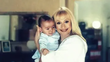 Мама випадково постер