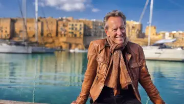 Задник до серіалу "Richard E. Grant