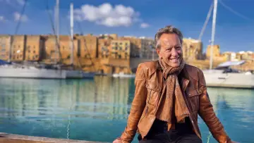 Задник до серіалу "Richard E. Grant