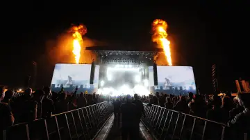 Задник до серіалу "Радіо 1 на фестивалі в Редінгу та Лідсі" #1817355