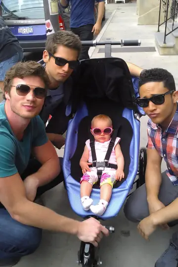 Постер к сериалу "Baby Daddy" #1365235
