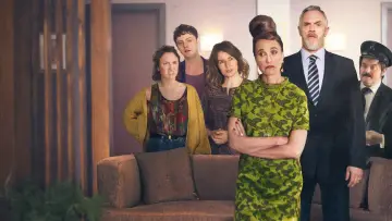 Задник до серіалу "Cuckoo" #1428514