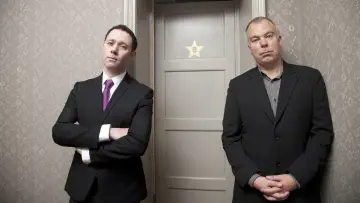 Задник к сериалу "У дев
