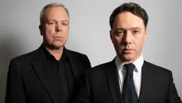 Задник к сериалу "У дев