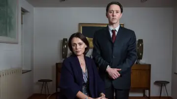 Задник к сериалу "У дев