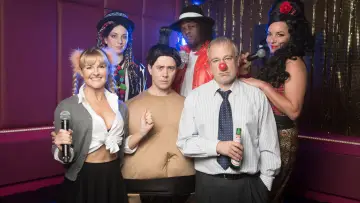 Задник к сериалу "У дев