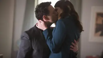 Задник к сериалу "У дев