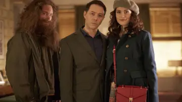 Задник к сериалу "У дев