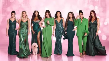 Задник до серіалу "The Real Housewives of Cheshire" #1485626