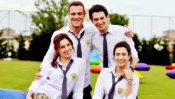 Задник к сериалу "Güneşi Beklerken" #1416799