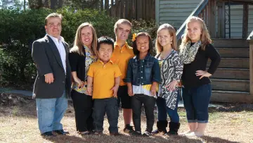 Задник к сериалу "7 Little Johnstons" #1490091