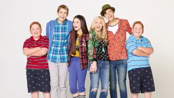 Задник до серіалу "Best Friends Whenever" #1688189