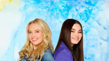 Задник до серіалу "Best Friends Whenever" #1688196