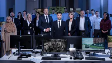 Задник до серіалу "Hunted" #1604534