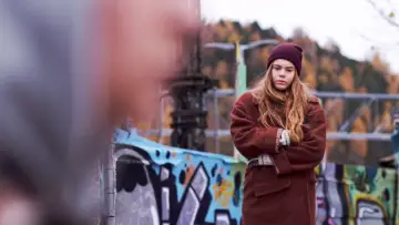 Задник до серіалу "Сором" #1439879