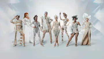 Задник до серіалу "RuPaul