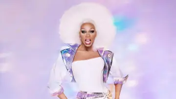 Задник до серіалу "RuPaul