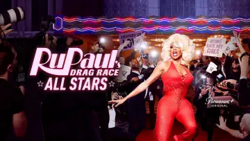 Задник до серіалу "RuPaul