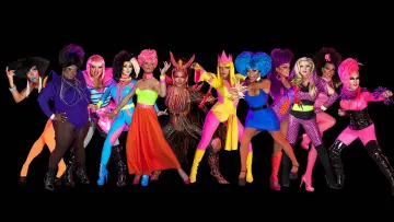 Задник до серіалу "RuPaul