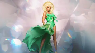 Задник до серіалу "RuPaul