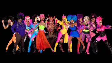 Задник до серіалу "RuPaul