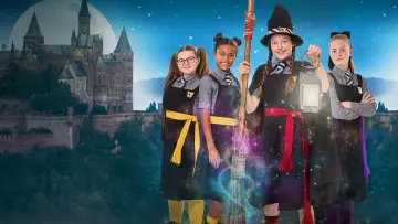 Задник до серіалу "The Worst Witch" #1384046