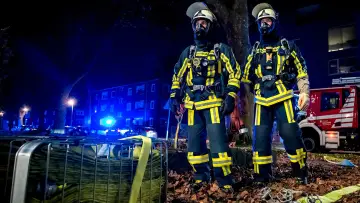 Задник до серіалу "Feuer & Flamme" #1482541