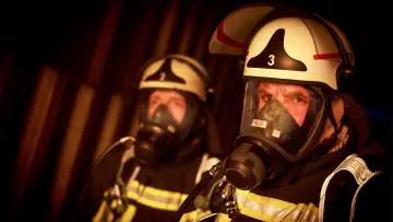 Задник до серіалу "Feuer & Flamme" #1482542